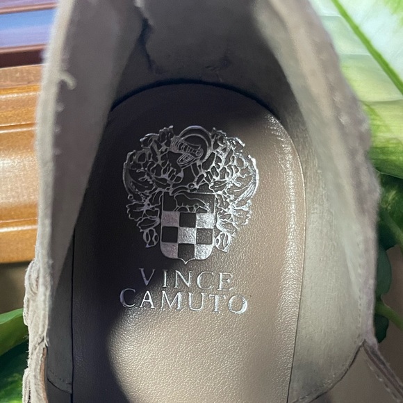 VINCE CAMUTO PERFORATED SUEDE ANKLE BOOTIE PALMINA WILD MUSHROOM. SIZE 11W. - Picture 4 of 8